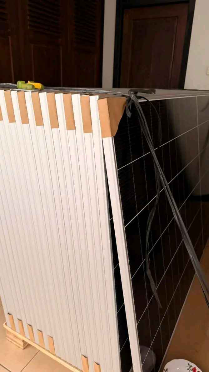 Panel Surya Merupakan Energi Alternatif Dengan Memanfaatkan